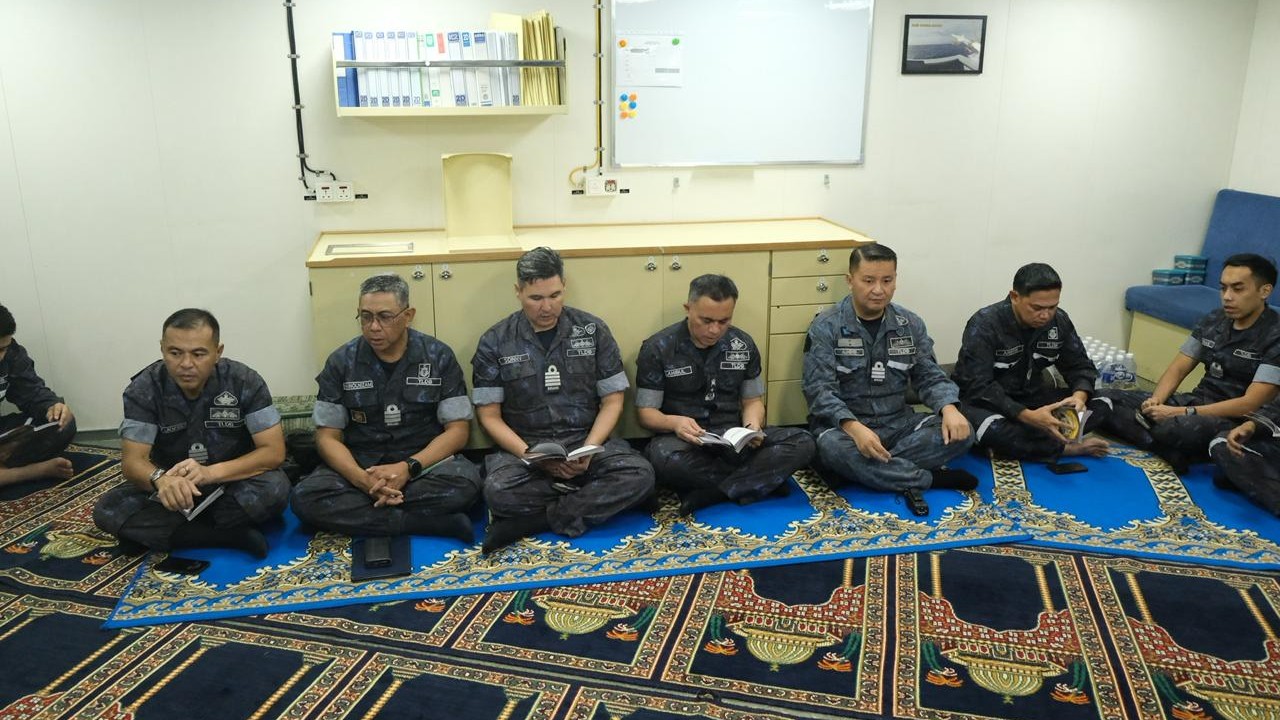 FLEET HEADQUARTERS ORGANIZES GEMA RAMADHAN ARMADA ONBOARD KDB DARULAMAN