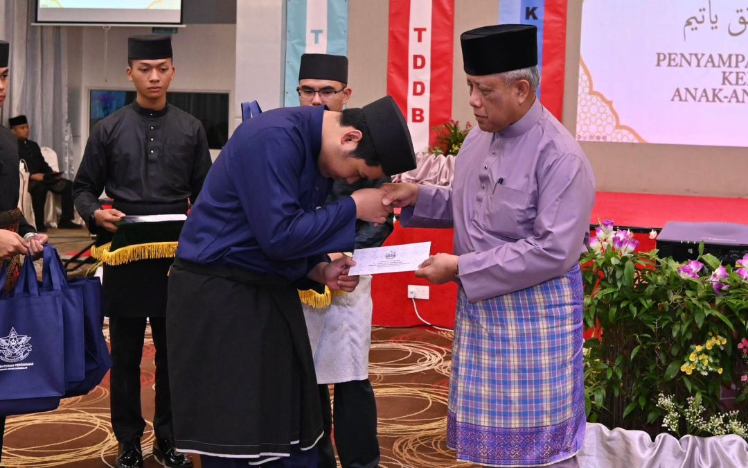 ROYAL BRUNEI NAVY ORGANISES MINDEF SENTUHAN KASIH RAMADHAN CEREMONY FOR 173 ORPHANS