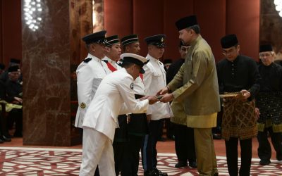 HIS MAJESTY THE SULTAN AND YANG DI-PERTUAN OF BRUNEI DARUSSALAM BESTOWS STATE HONORARY MEDALS UPON 13 RBN PERSONNEL IN CONJUNCTION WITH THE 79TH BIRTHDAY CELEBRATIONS