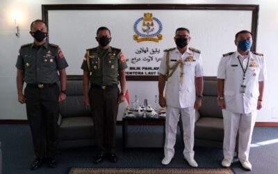COMMANDER RBN RECEIVES COURTESY CALL FROM INCOMING AND OUTGOING DEFENCE ATTACHE OF THE REPUBLIC OF INDONESIA TO BRUNEI