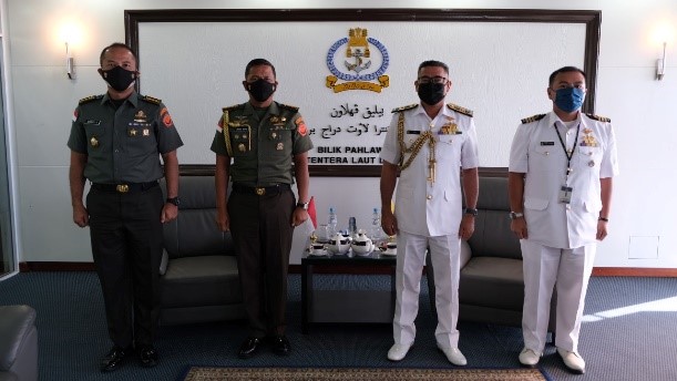 COMMANDER RBN RECEIVES COURTESY CALL FROM INCOMING AND OUTGOING DEFENCE ATTACHE OF THE REPUBLIC OF INDONESIA TO BRUNEI