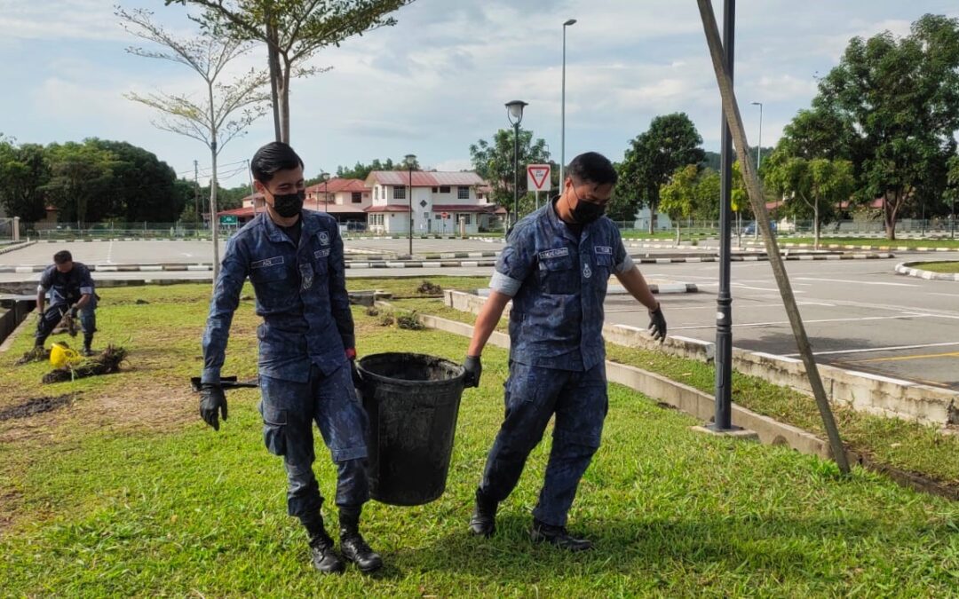 ROYAL BRUNEI NAVY CONTINUES CLEANING CAMPAIGNS AT MOSQUES IN CONJUNCTION WITH RBAF DIAMOND JUBILEE DURING COVID19 TRANSITION PHASE