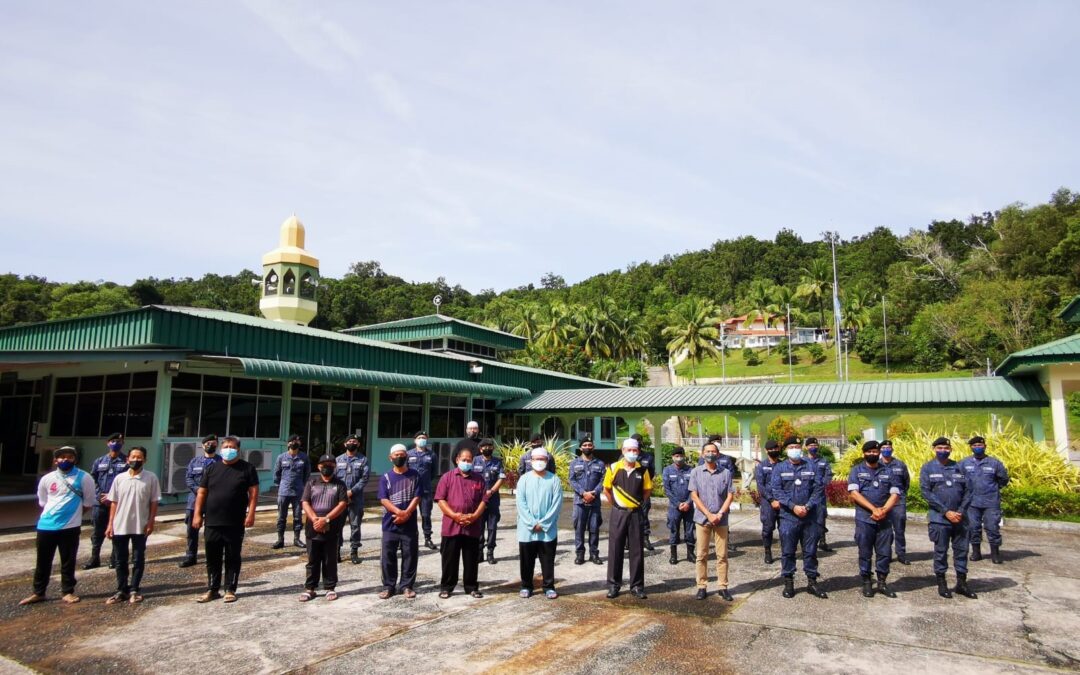 ROYAL BRUNEI NAVY CONTINUES CLEANING CAMPAIGNS AT MOSQUES IN CONJUNCTION WITH RBAF DIAMOND JUBILEE AT KAMPONG SUNGAI BESAR AND KAMPONG SERDANG