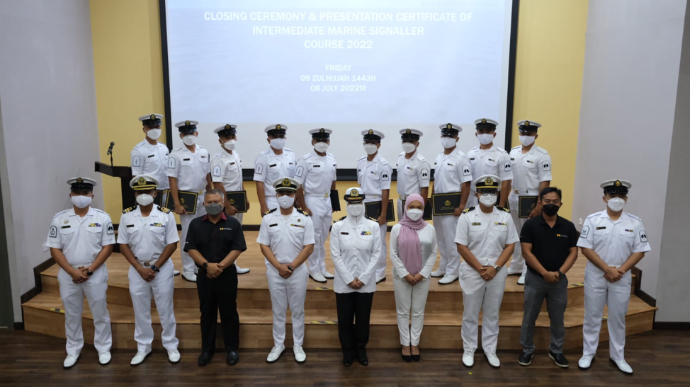 CLOSING CEREMONY OF THE INTERMEDIATE MARINE SIGNALLER COURSE