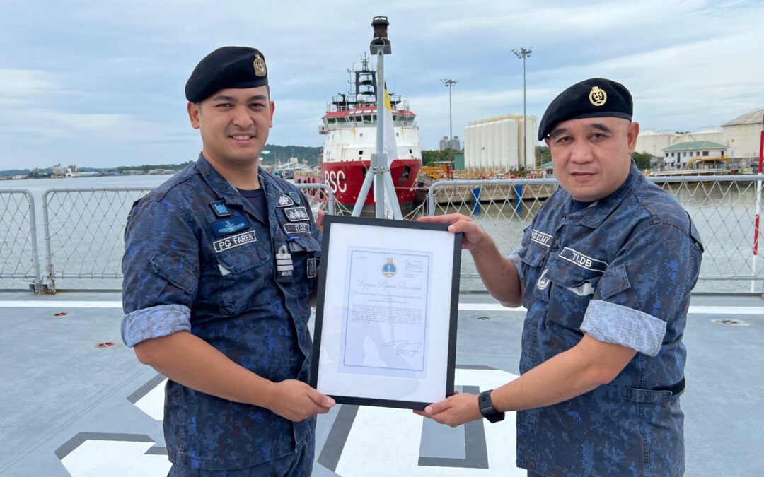 SHIP’S COMPANY RECEIVES CAPTAIN’S COMMENDATION