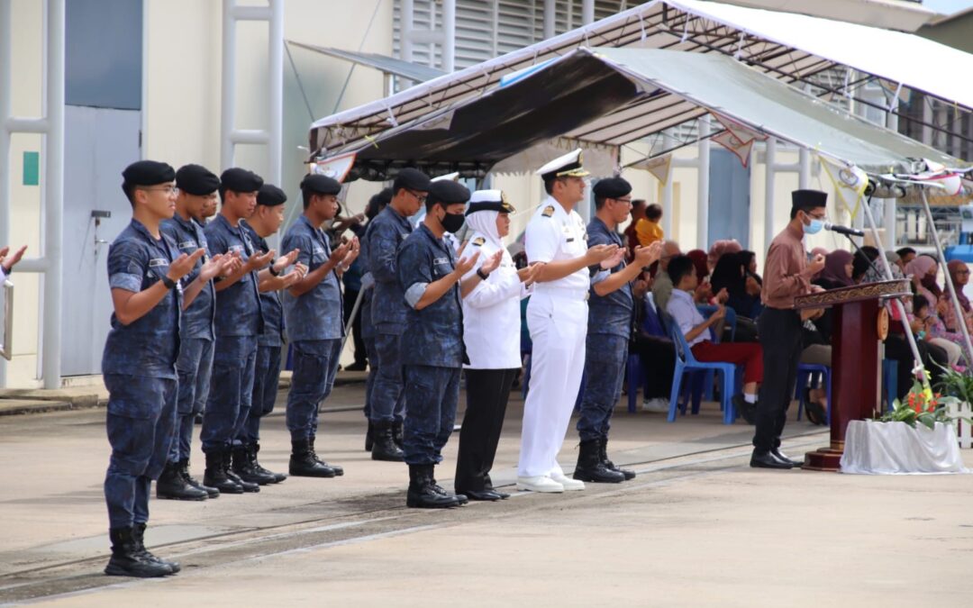 KDB DARUSSALAM AND KDB SYAFAAT RETURNS HOME FROM SINGAPORE
