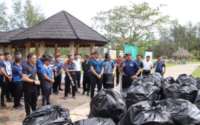 MUARA BEACH CLEANUP CAMPAIGN COMMEMORATING THE ESTABLISHMENT OF THE NAVAL TRAINING CENTRE