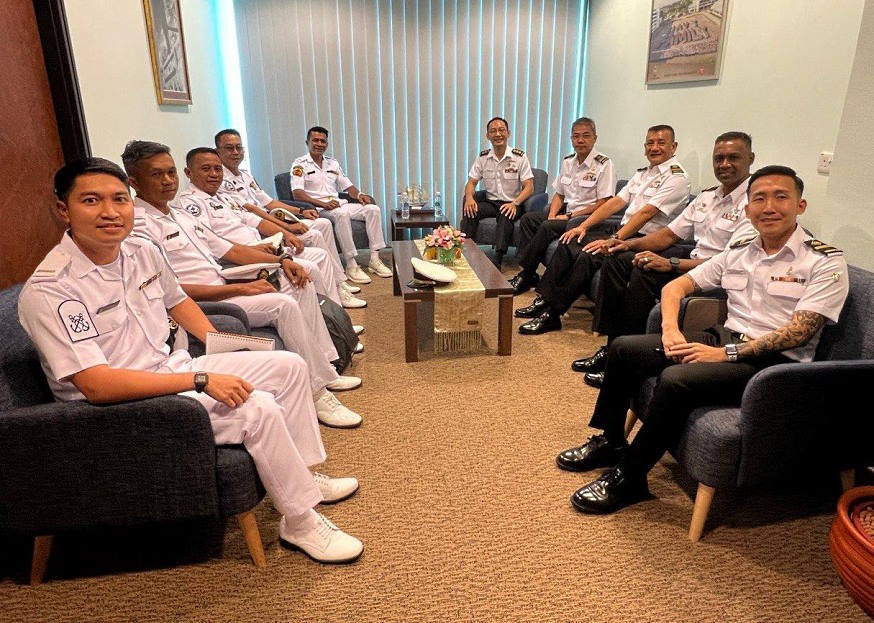 ROYAL BRUNEI NAVY AND REPUBLIC OF SINGAPORE NAVY ENHANCES TIES THROUGH SENIOR WARRANT OFFICERS’ EXCHANGE PROGRAMME
