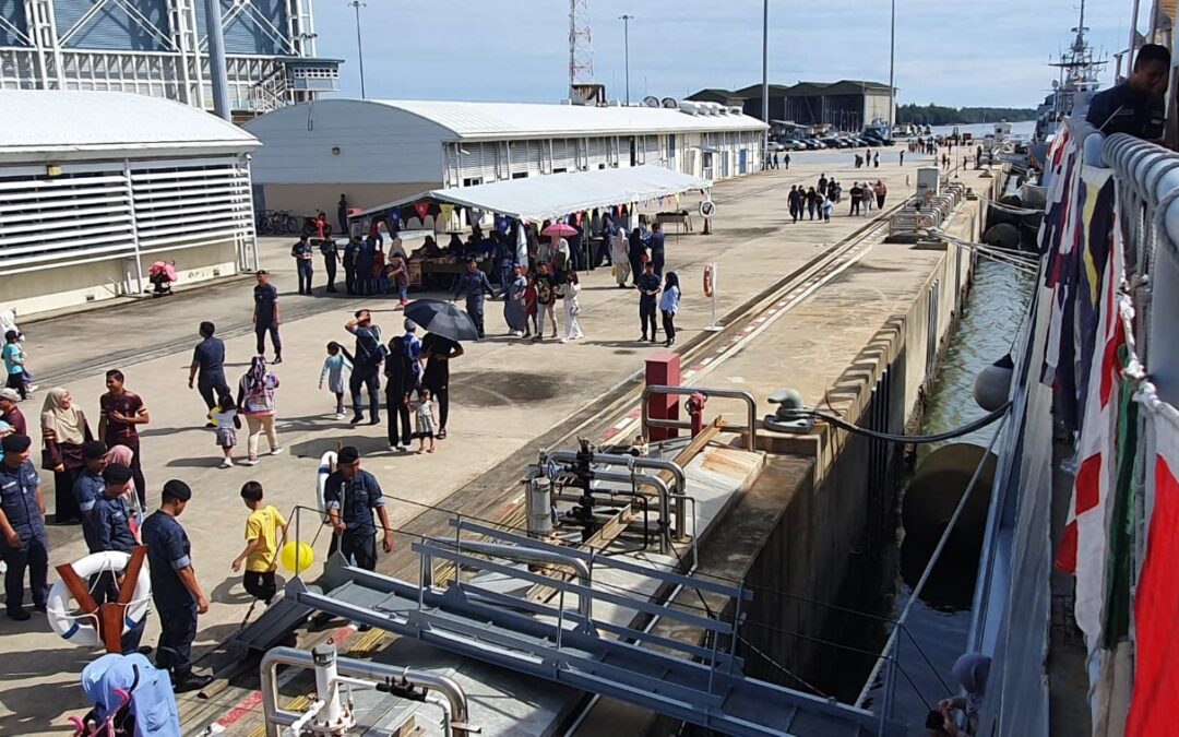 MUARA NAVAL BASE OPENS FOR FAMILY DAY OPEN OFFICE