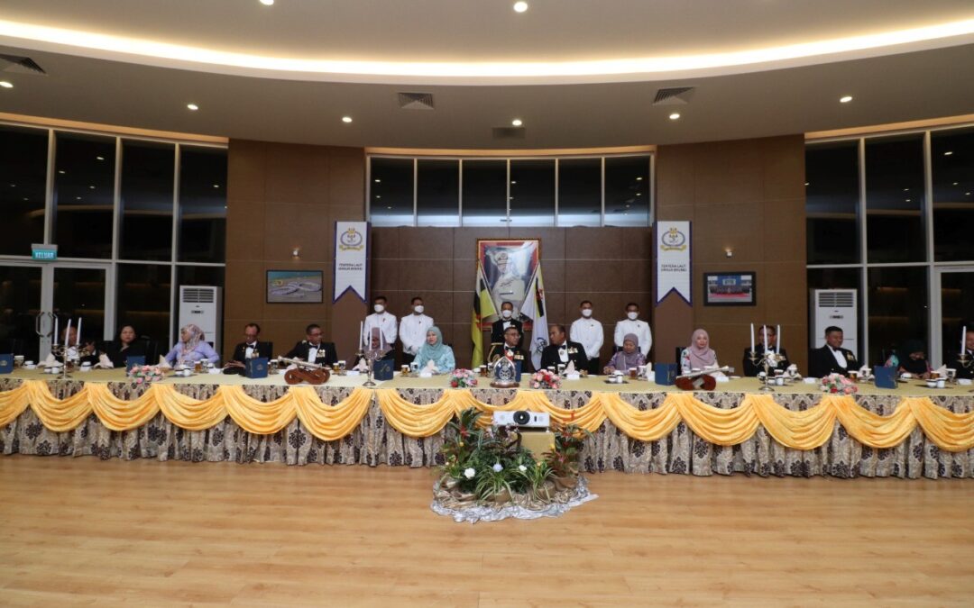 REGIMENTAL FAREWELL MESS DINNER HELD FOR OUTGOING COMMANDER OF ROYAL BRUNEI NAVY