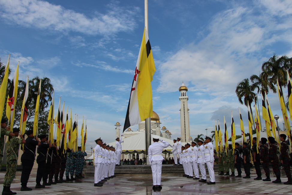 GIANT NATIONAL FLAG HOISTING CEREMONY TO MARK BRUNEI DARUSSALAM’S 39TH NATIONAL DAY