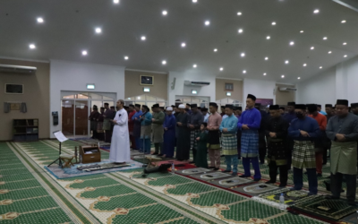 COMMANDER ROYAL BRUNEI ARMED FORCES JOINS ROYAL BRUNEI NAVY OFFICERS FOR TARAWIH PRAYERS AND RECITATION OF AL-QURAN