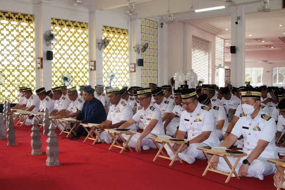 ROYAL BRUNEI NAVY HELD SURAH YASSIN AND TAHLIL RECITATION AT THE ROYAL MAUSOLEUM IN CONJUNCTION WITH THE HOLY MONTH OF RAMADHAN 1444 HIJRAH