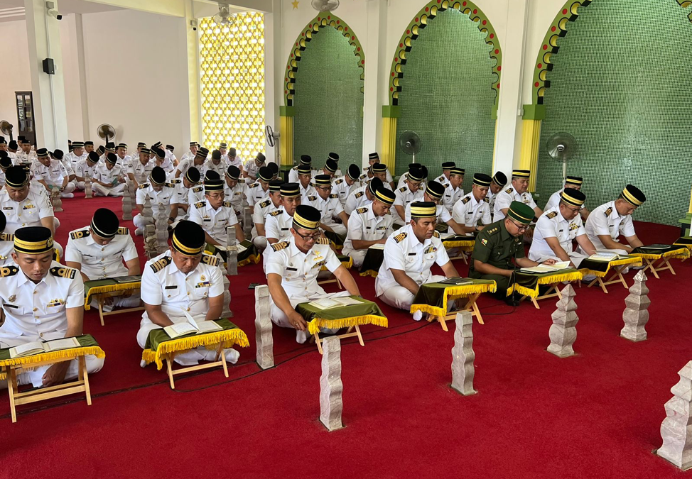 SURAH YASSIN AND TAHLIL RECITATION AT THE ROYAL MAUSOLEUM IN CONJUNCTION WITH ROYAL BRUNEI ARMED FORCES’ 62ND ANNIVERSARY
