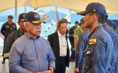 MINISTER AT THE PRIME MINISTER’S OFFICE AND MINISTER OF DEFENCE II VISITS KDB DARULEHSAN DURING LANGKAWI INTERNATIONAL MARITIME AND AEROSPACE EXHIBITION 2023