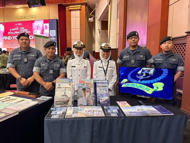 ROYAL BRUNEI NAVY PARTICIPATES IN THE UNIVERSITI BRUNEI DARUSSALAM CAREER FAIR 2023