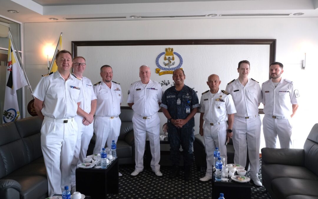 ACTING COMMANDER RBN RECEIVES FAREWELL CALL BY OUTGOING ROYAL NAVY LOAN SERVICE PERSONNEL