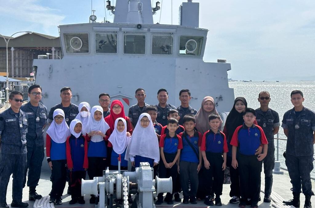 ROYAL BRUNEI NAVY RECEIVES EDUCATIONAL VISIT BY SEKOLAH RENDAH TENTERA LAUT