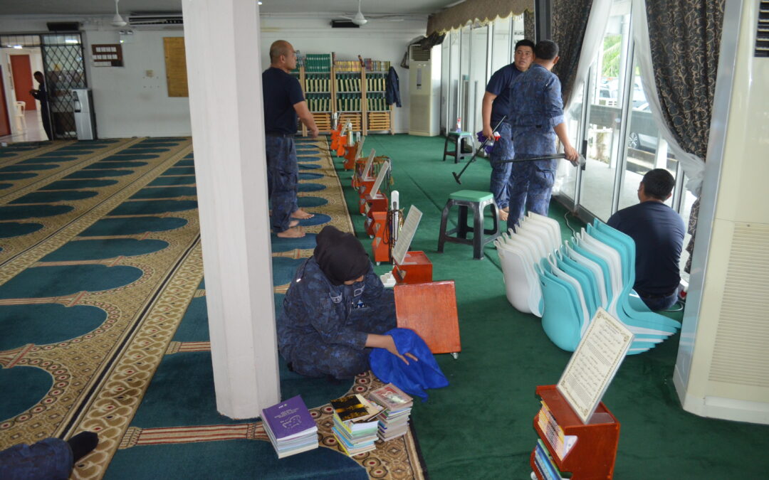 ROYAL BRUNEI NAVY CONDUCTS CLEANING CAMPAIGN AT MASJID SETIA ALI IN COMMEMORATION OF THE ROYAL BRUNEI NAVY’S 58TH ANNIVERSARY