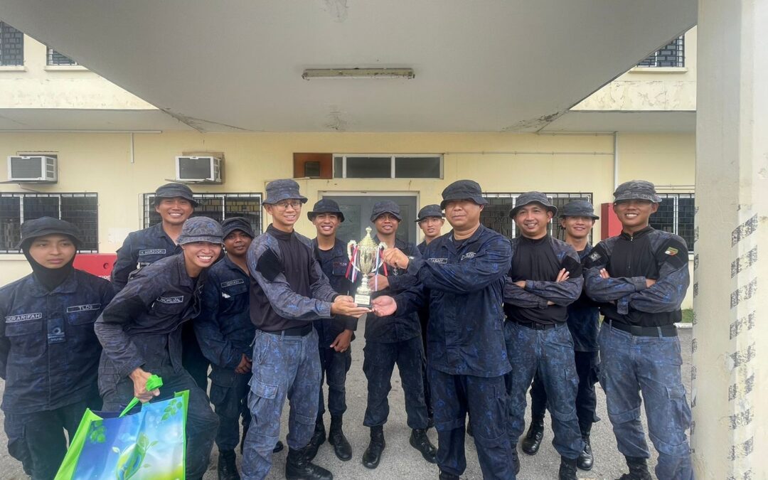 BASE DEFENCE COURSE PARTICIPANTS COMPLETE OBSTACLE CHALLENGE
