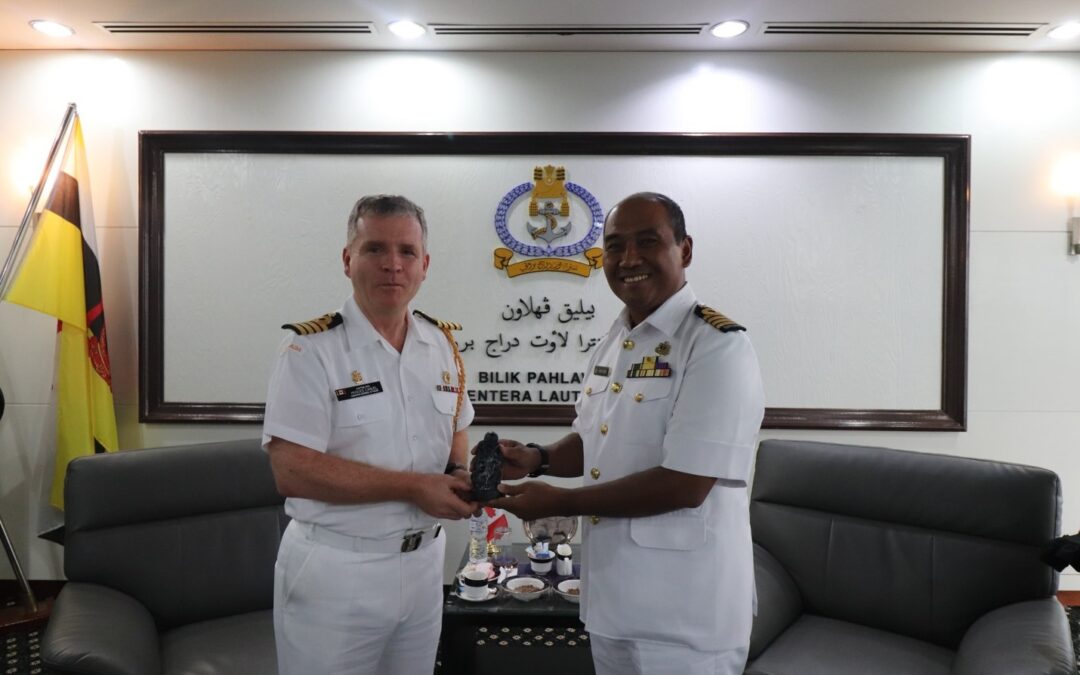 THE ACTING COMMANDER OF THE ROYAL BRUNEI NAVY RECEIVED INTRODUCTORY AND FAREWELL CALLS FROM INCOMING AND OUTGOING CANADIAN DEFENCE ATTACHES ACCREDITED TO BRUNEI DARUSSALAM
