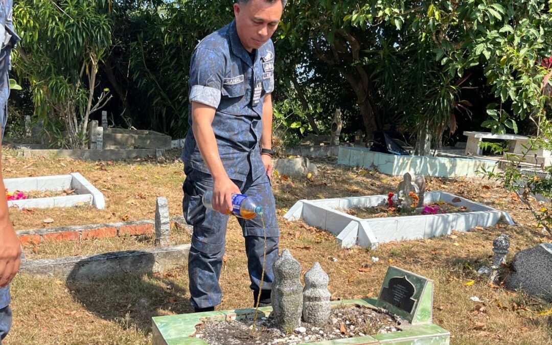 FLEET A OF ROYAL BRUNEI NAVY (RBN) CONDUCTS RAMADHAN ACTIVITIES AT SERI PIMPING CEMETERY