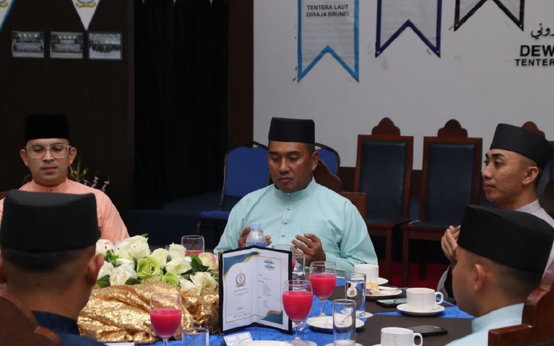 ACTING COMMANDER RBN IFTAR WITH MARINER’S CLUB MEMBERS