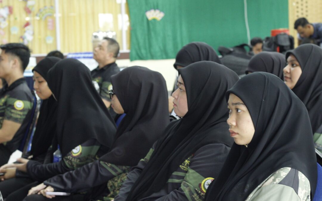 EDUCATIONAL VISIT BY MILITARY CADETS FROM SERI BEGAWAN RELIGIOUS TEACHERS UNIVERSITY COLLEGE TO ROYAL BRUNEI NAVY
