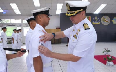 38 ANGGOTA ARMADA TENTERA LAUT DIRAJA BRUNEI DINAIKKAN PANGKAT