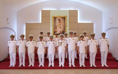 12 PEGAWAI TENTERA LAUT DIRAJA BRUNEI DINAIKKAN PANGKAT