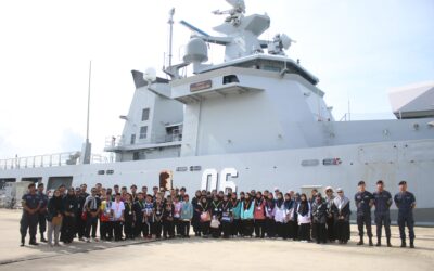YAYASAN SULTAN HAJI HASSANAL BOLKIAH MEMBUAT LAWATAN KE TENTERA LAUT DIRAJA BRUNEI