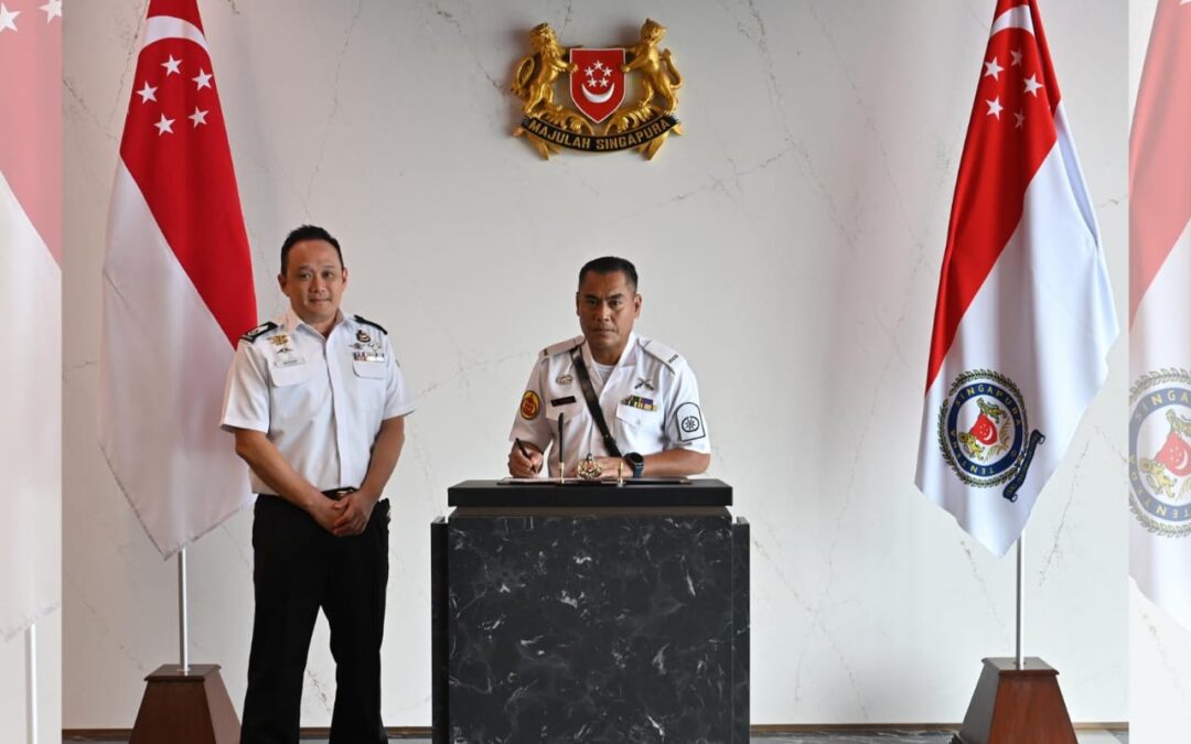 TENTERA LAUT DIRAJA BRUNEI DAN TENTERA LAUT REPUBLIK SINGAPURA PERKUKUH HUBUNGAN MELALUI PROGRAM PERTUKARAN PEGAWAI WARAN KANAN