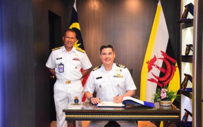 PEMERINTAH ARMADA TLDB MEMBUAT LAWATAN KERJA KE PANGKALAN TENTERA LAUT DIRAJA MALAYSIA KOTA KINABALU SEMPENA EKSESAIS HORNBILL 30/25