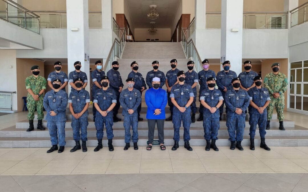 ROYAL BRUNEI NAVY CONDUCTS MOSQUE CLEANING CAMPAIGN IN CONJUNCTION WITH THE HOLY MONTH OF RAMADHAN 1443H