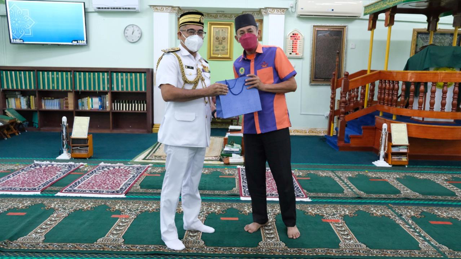 HANDING OVER OF DONATIONS TO ASNAF AND KAMPONG PERPINDAHAN SERASA MOSQUE