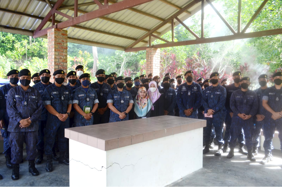 CLEANING CAMPAIGNS AT ISLAMIC CEMETERIES FOLLOWED BY THE DONATIONS TO FAMILY MEMBERS OF LATE NAVY SAILORS IN CONJUCTION WITH THE CELEBRATION OF THE 57TH ANNIVERSARY OF THE ROYAL BRUNEI NAVY.