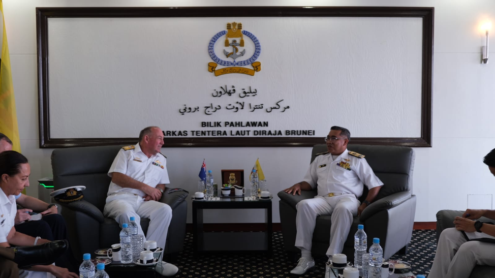COMMANDER OF THE INDO-PACIFIC ENDEAVOUR, ROYAL AUSTRALIAN NAVY, CONDUCTS COURTESY CALL TO COMMANDER RBN