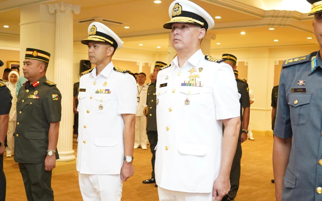 PEMERINTAH ARMADA TLDB DAN KETUA STAF TLDB TELAH DINAIKKAN PANGKAT KE KEPTEN, TLDB