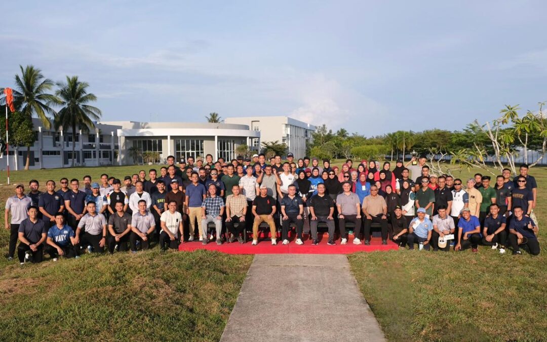 PEGAWAI-PEGAWAI TLDB BERSANTAI DALAM ACARA “STAND AT EASE”