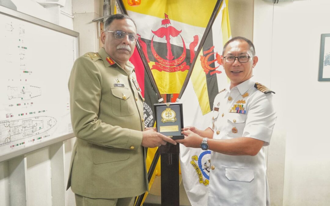 TENTERA LAUT DIRAJA BRUNEI MENERIMA LAWATAN DARIPADA CHAIRMAN OF JOINT CHIEFS OF STAFF COMMITTEE PAKISTAN