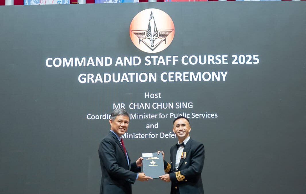 PEGAWAI TENTERA LAUT DIRAJA BRUNEI TAMAT COMMAND AND STAFF COURSE GOH KENG SWEE KE-56 DI REPUBLIK SINGAPURA