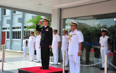 SINGAPORE NAVY CHIEF MAKES FAREWELL VISIT