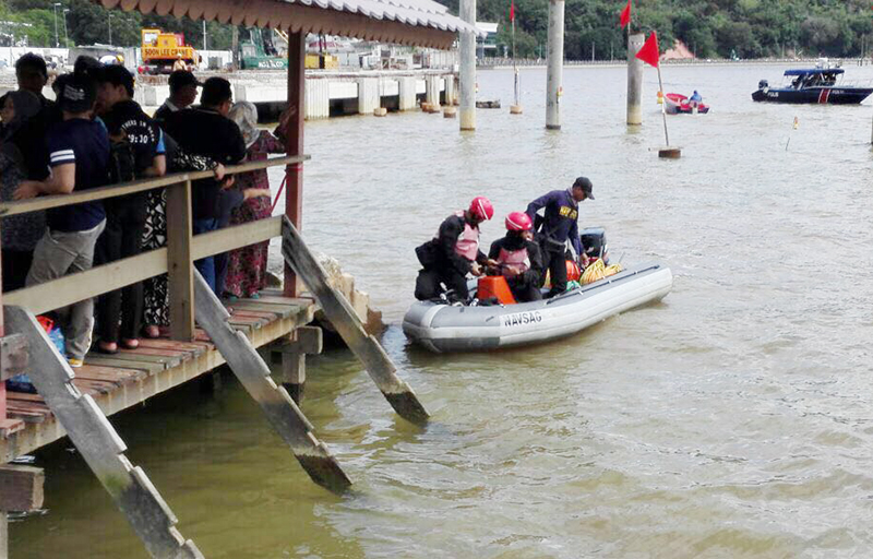 ROYAL BRUNEI NAVY INVOLVED IN SEARCH AND RESCUE OPERATION BANDAR SERI BEGAWAN