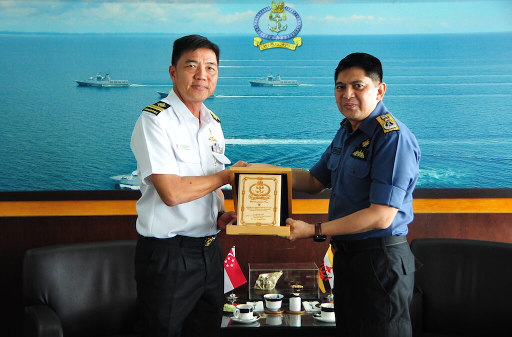 RBN COMMANDER RECEIVED COURTESY CALL FROM MASTER CHIEF NAVY, REPUBLIC OF SINGAPORE NAVY