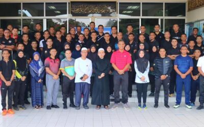 ROYAL BRUNEI NAVY (RBN) AND ROYAL AUTRALIAN NAVY (RAN) CONDUCT COMMUNITY BEACH CLEANING CAMPAIGN