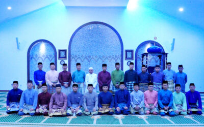 MINISTER OF DEFENCE II ATTENDS SUNNAT TERAWIH PRAYER AND TADARUS