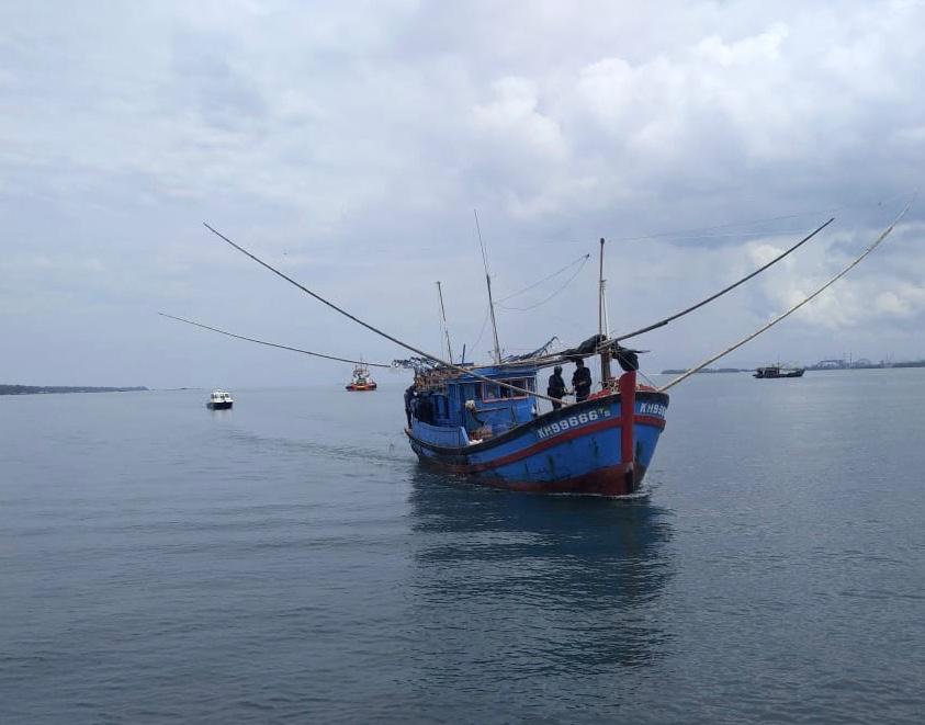 FOREIGN FISHING VESSEL APPREHENDED FOR ILLEGAL FISHING