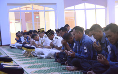 RBN HANDING OVER DONATION TO RBN PERSONNEL