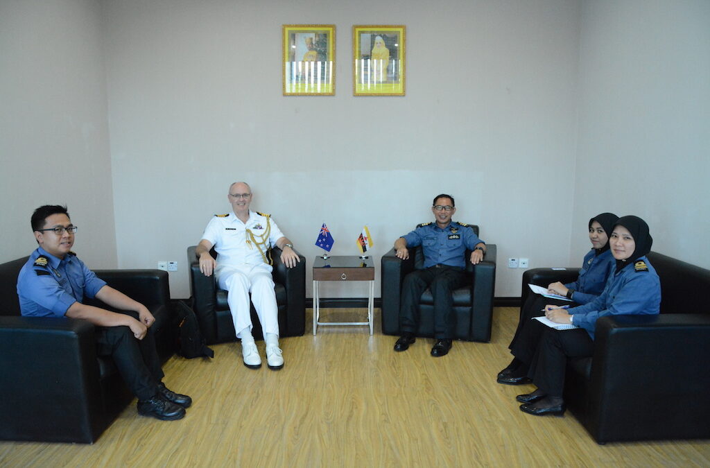 THE NEW ZEALAND DEFENCE ADVISER TO MALAYSIA ACCREDITED TO BRUNEI PAY VISIT TO NAVAL TRAINING CENTRE