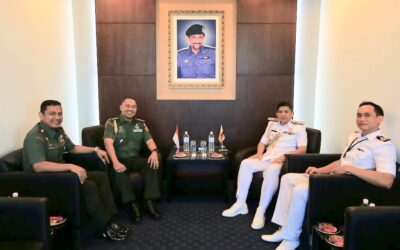 OUTGOING AND INCOMING DEFENCE ATTACHÉ REPUBLIC OF INDONESIA TO COMMANDER OF ROYAL BRUNEI NAVY